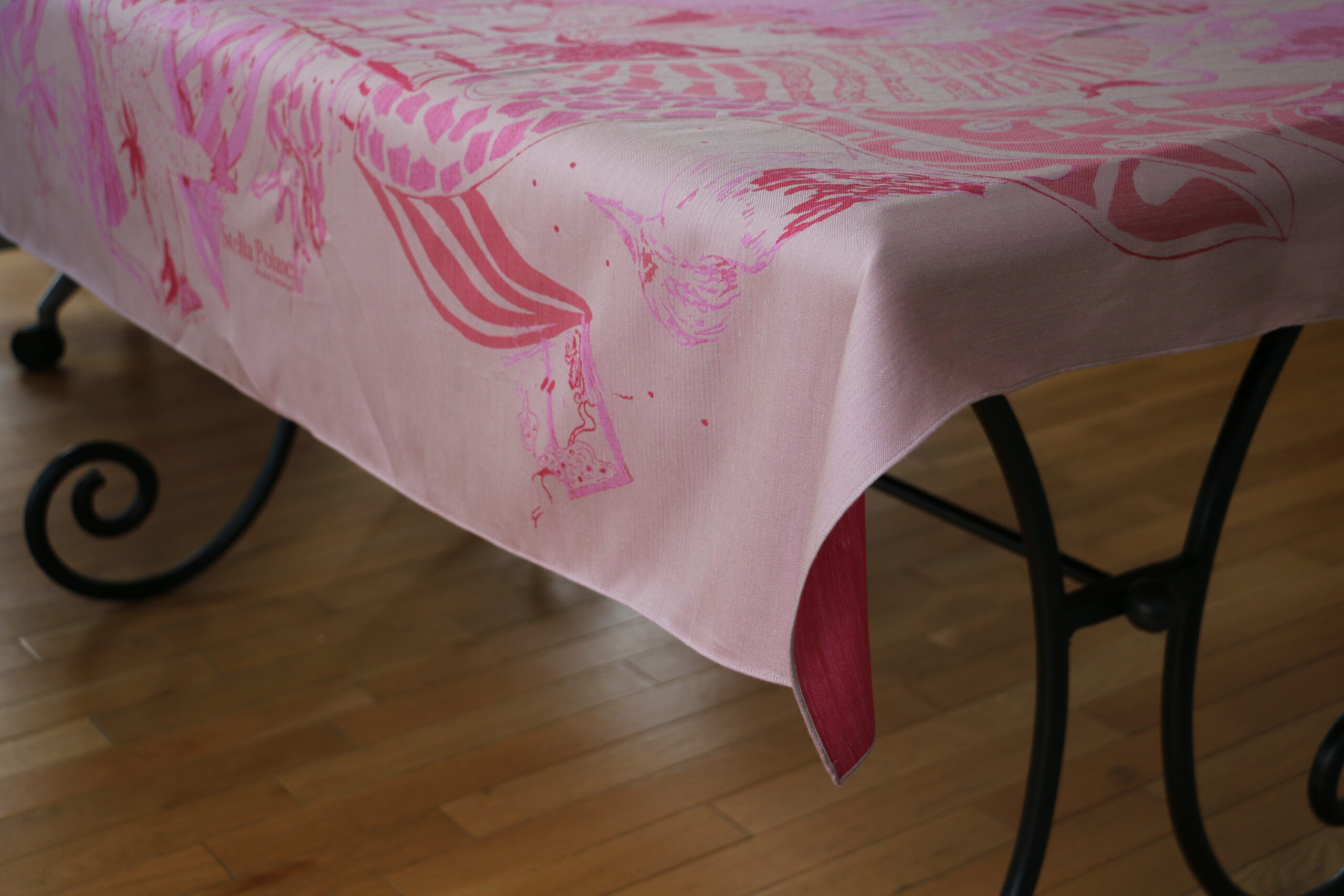 Tablecloth "Minotaure in waters" jacquard drawing rose by Stella Polare